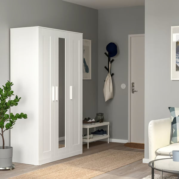 Kleiderschrank mit 3 Türen