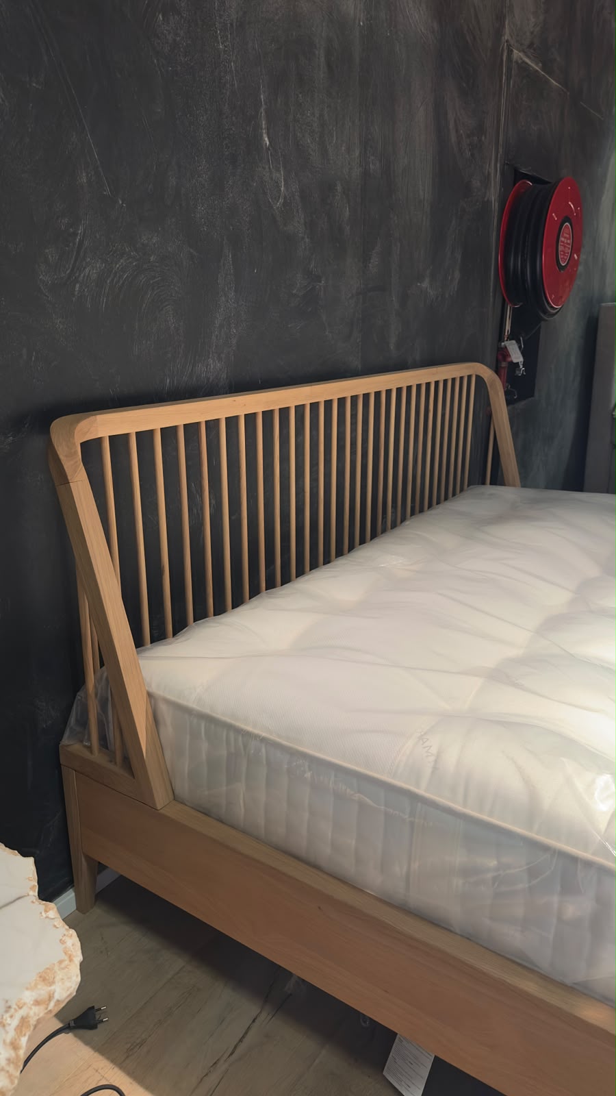 EXPO Ethnicraft SPINDLE Bett